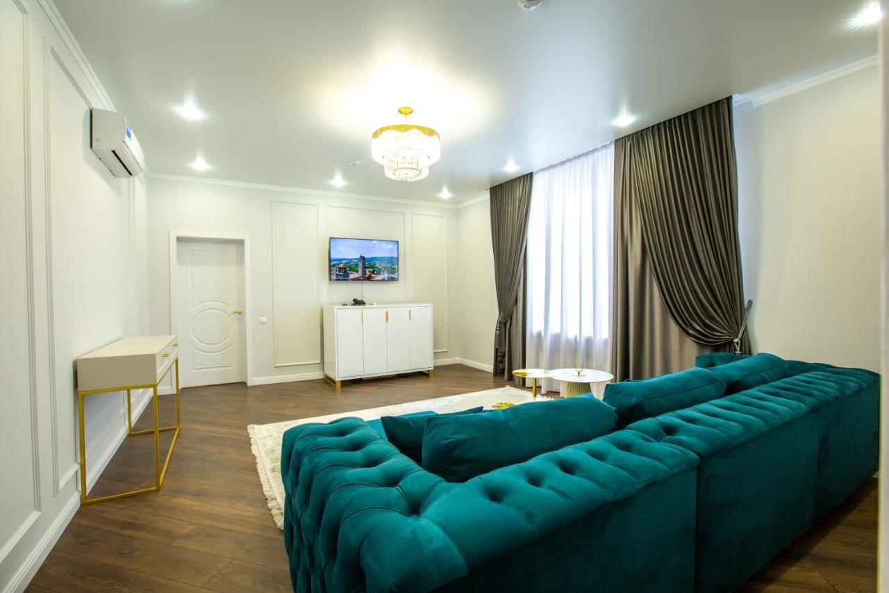 El-Tau Hotel Ekibastuz Buitenkant foto